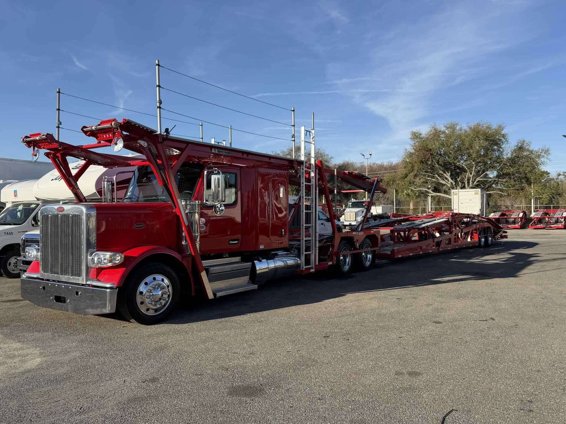 2025 Peterbilt 589 image 1