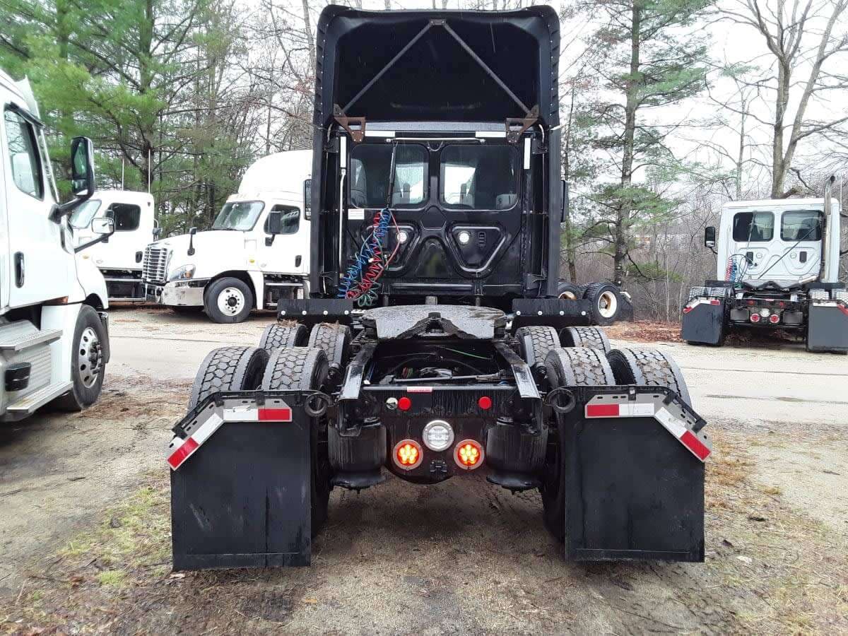 Used 2019 FREIGHTLINER Conventional - Day Cab - CASCADIA 125 For Sale image 6