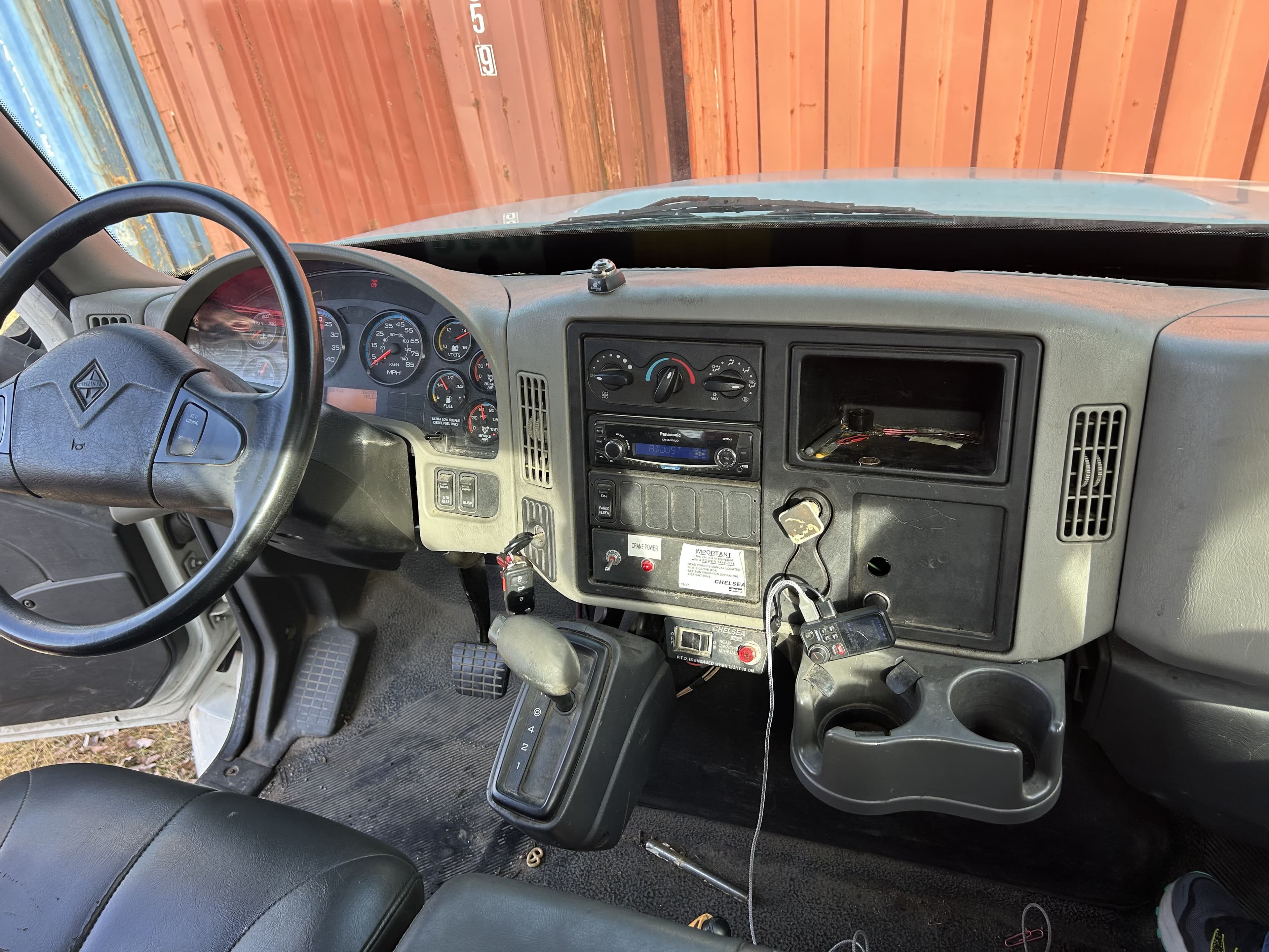 2014 International 4300 Knuckleboom Mounted Crane image 9