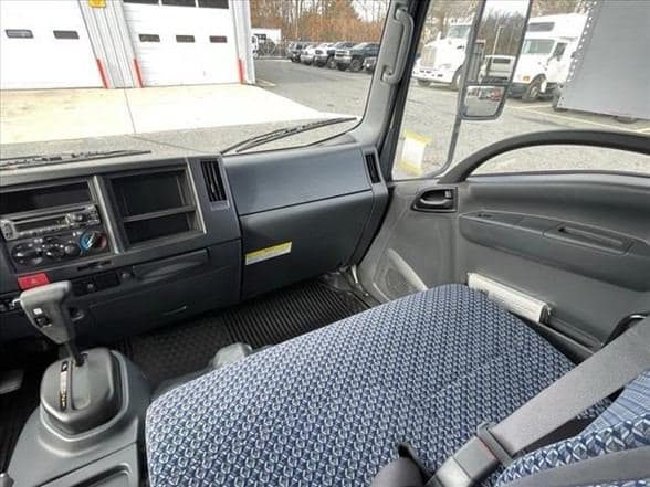 2024 Isuzu NRR image 21