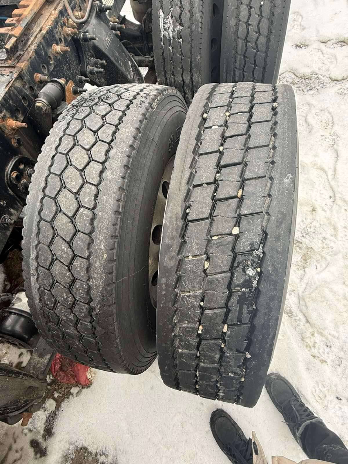 2013 Peterbilt 587 image 3