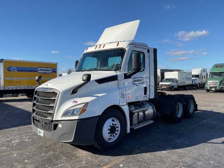 2021 Freightliner Cascadia image 10