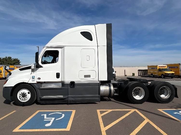 2023 Freightliner Cascadia 126 image 2