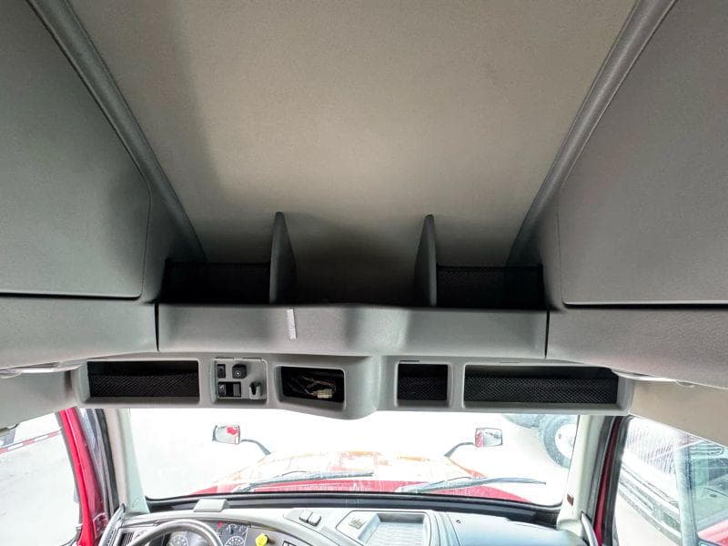 2021 Volvo VNL image 42