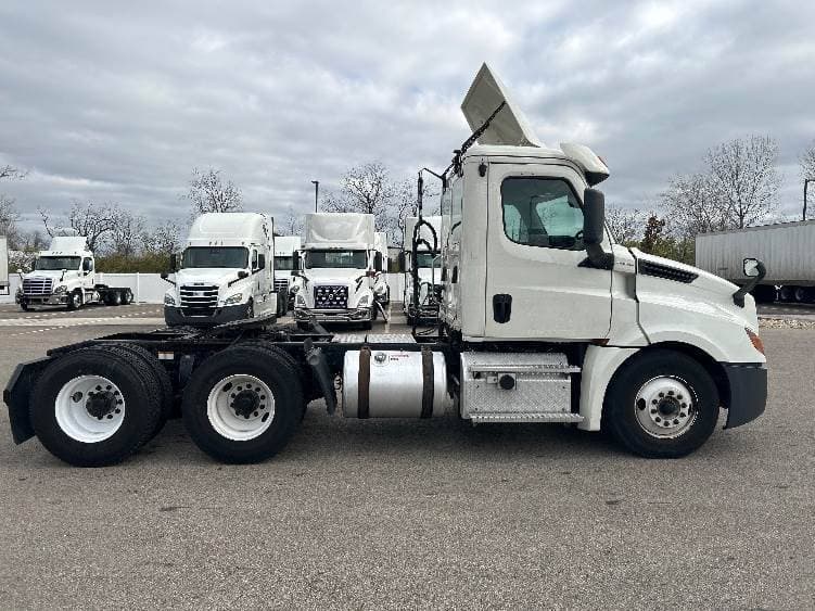 2018 Freightliner Cascadia image 8