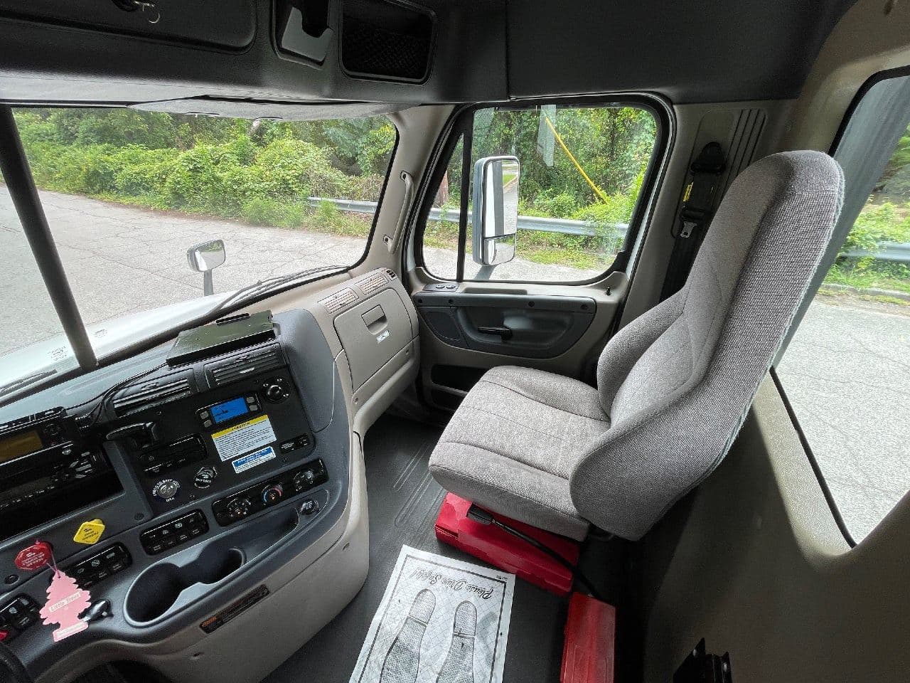 2018 Freightliner Cascadia 125 image 24