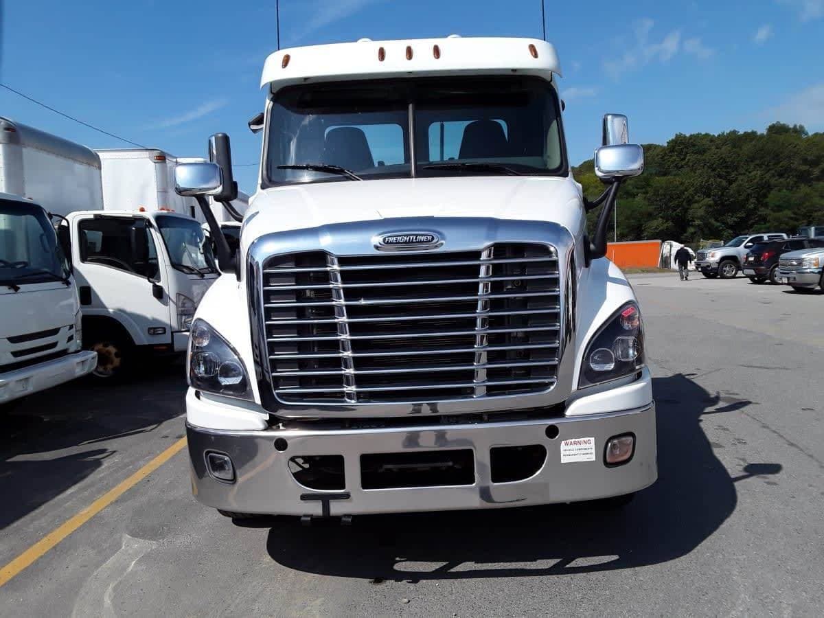 2020 Freightliner Cascadia image 2