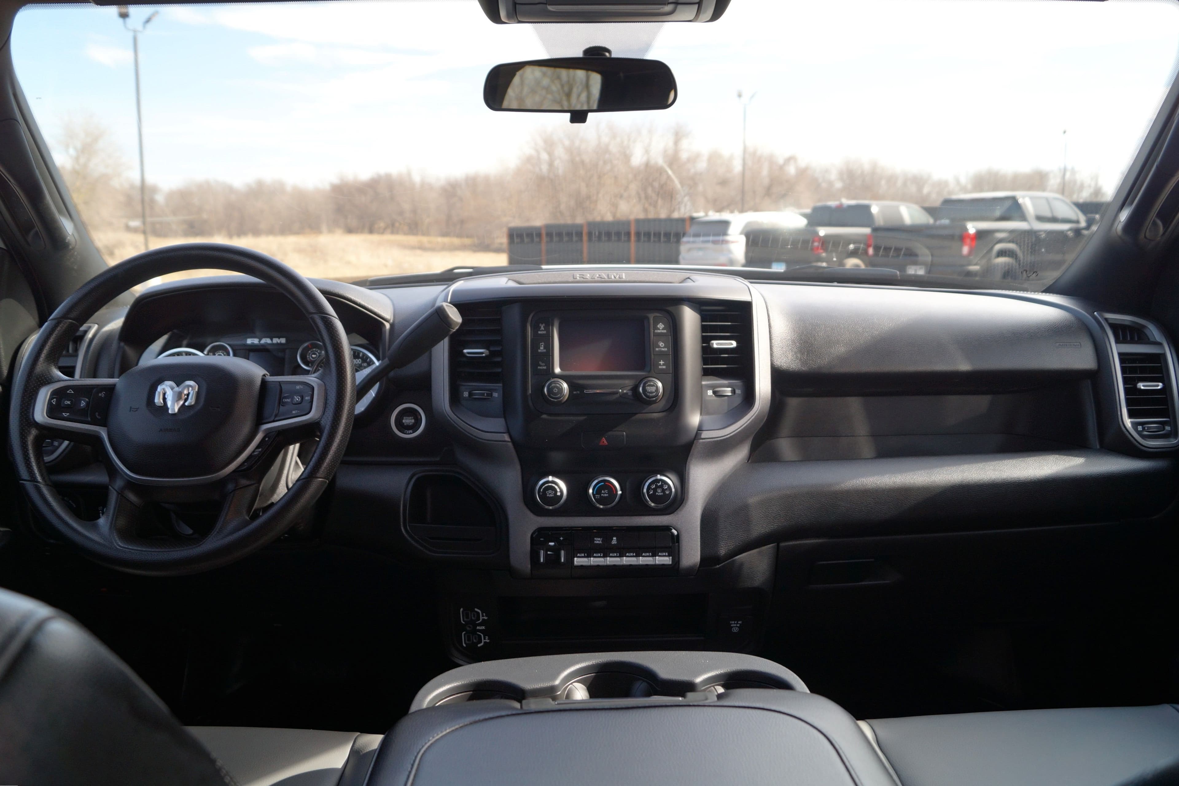 2023 RAM 3500 Tradesman - Cab Chassis - 4WD 6.4L V8 HEMI image 17