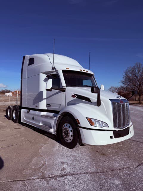 2024 Peterbilt 579 image 2