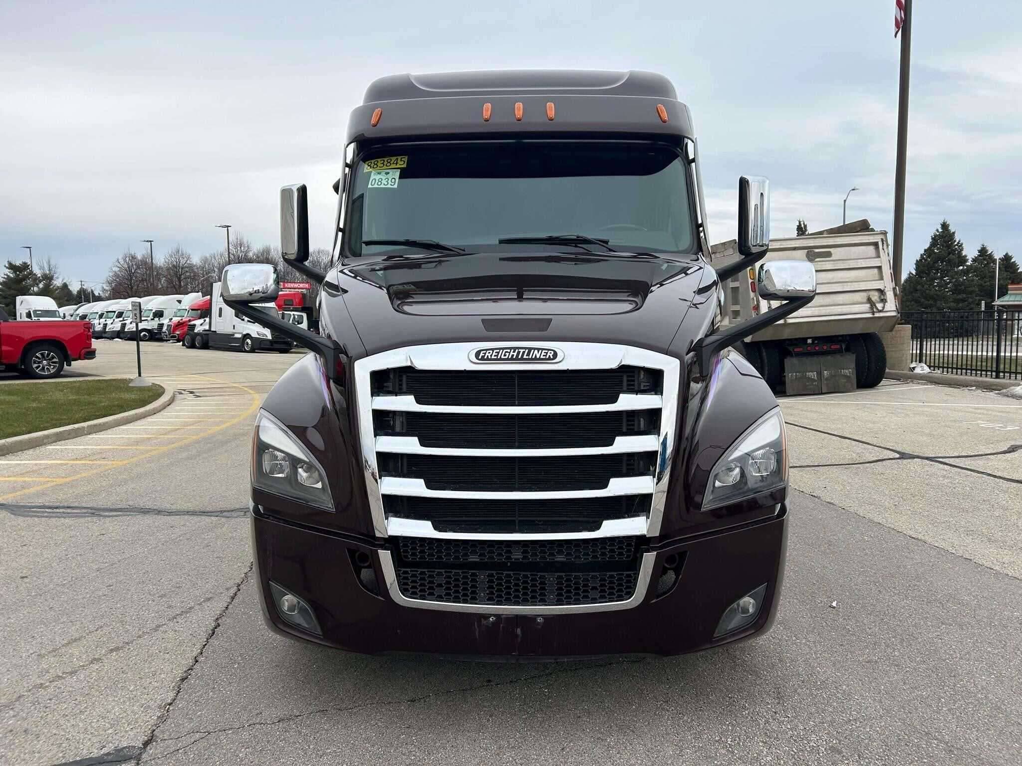 Used 2025 FREIGHTLINER CASCADIA 126 Conventional - Sleeper Truck in Oak Creek, WI image 2