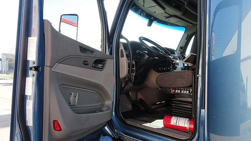 2022 Peterbilt 579 image 6