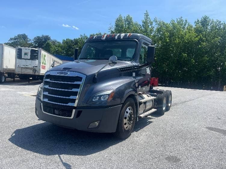 2019 Freightliner Cascadia 126 Day Cab Truck - 455HP, 12 Speed Automatic image 3