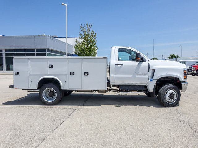2024 Chevrolet Silverado 4500HD Work Truck image 2