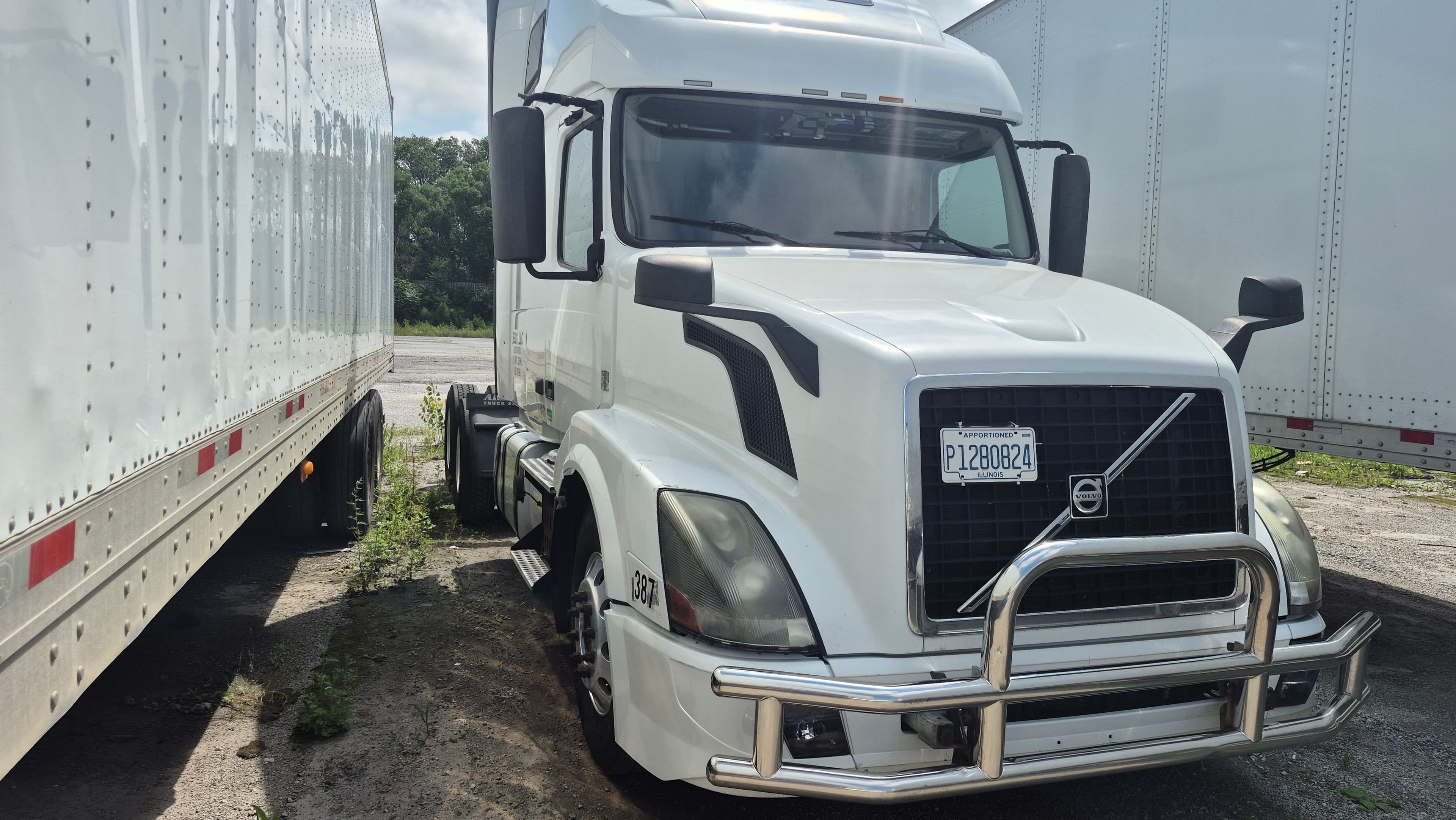 2016 Volvo VNL670 image 2