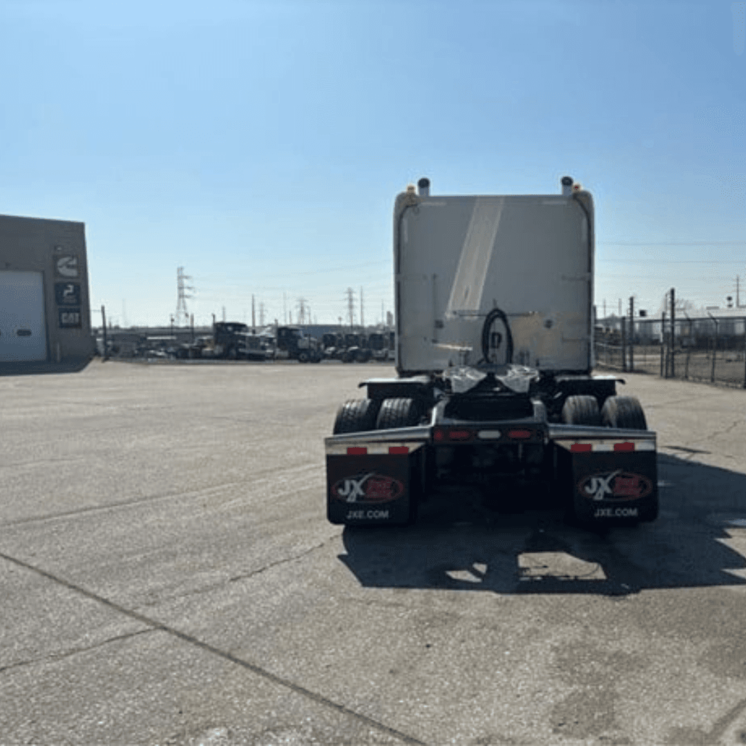 2022 Peterbilt 389 image 2
