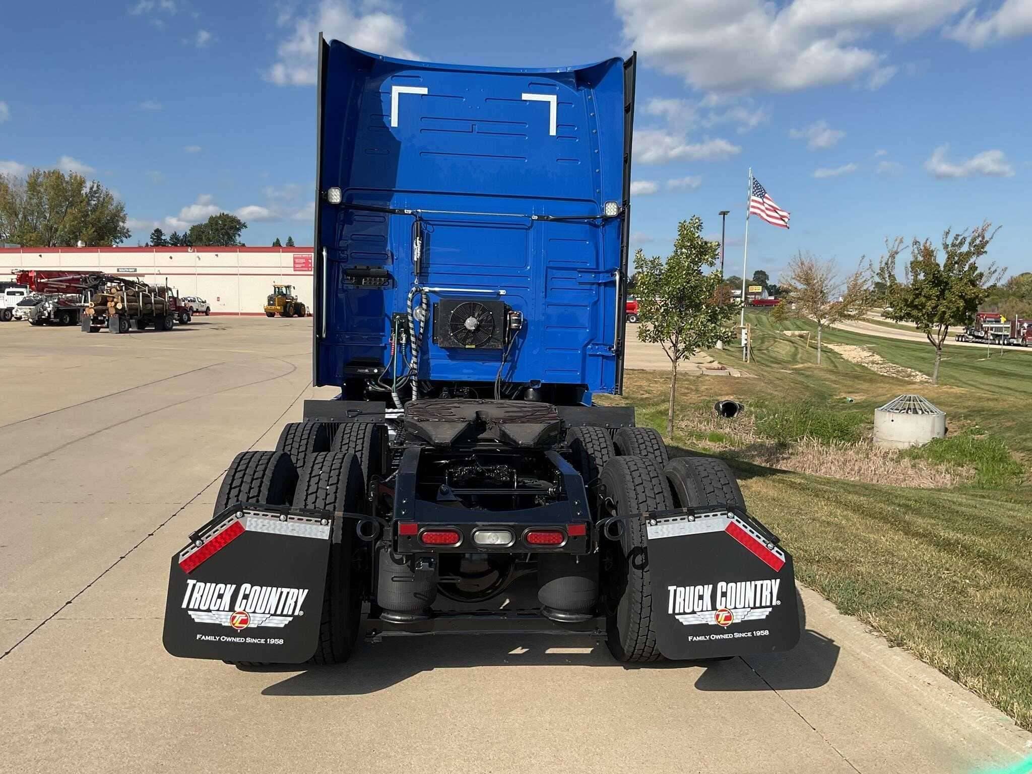 2022 Volvo VNL image 4