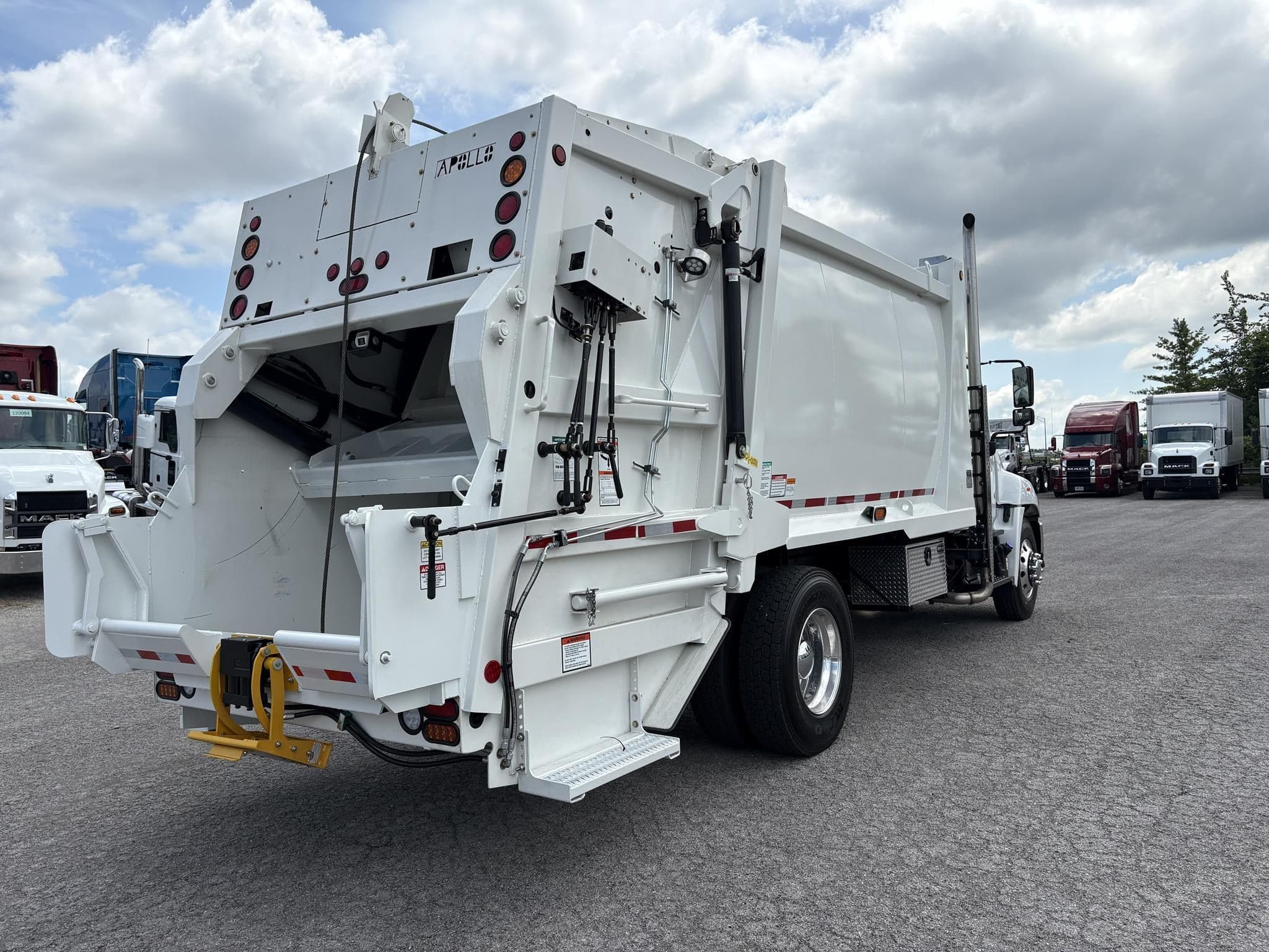 2025 HINO L7 119803 image 6