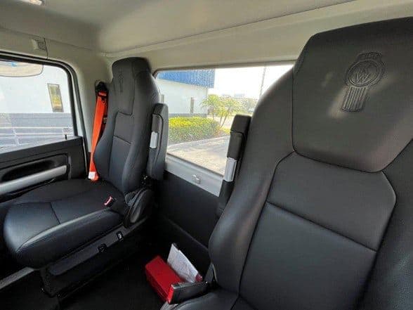 2024 Kenworth T880 image 17