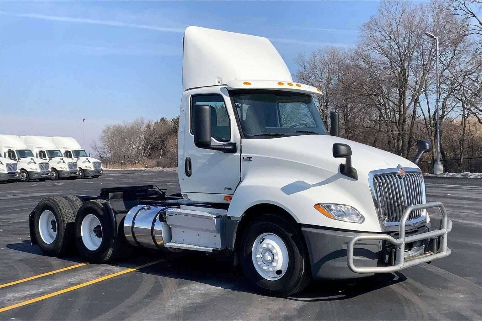 2019 International LT625 image 1