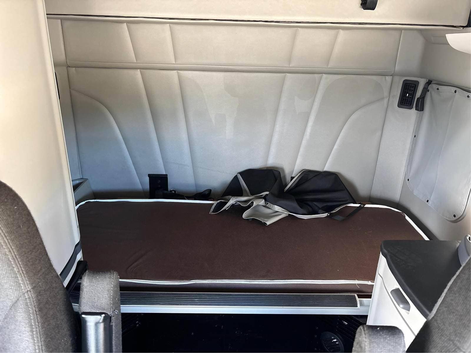 2021 Peterbilt 579 image 12