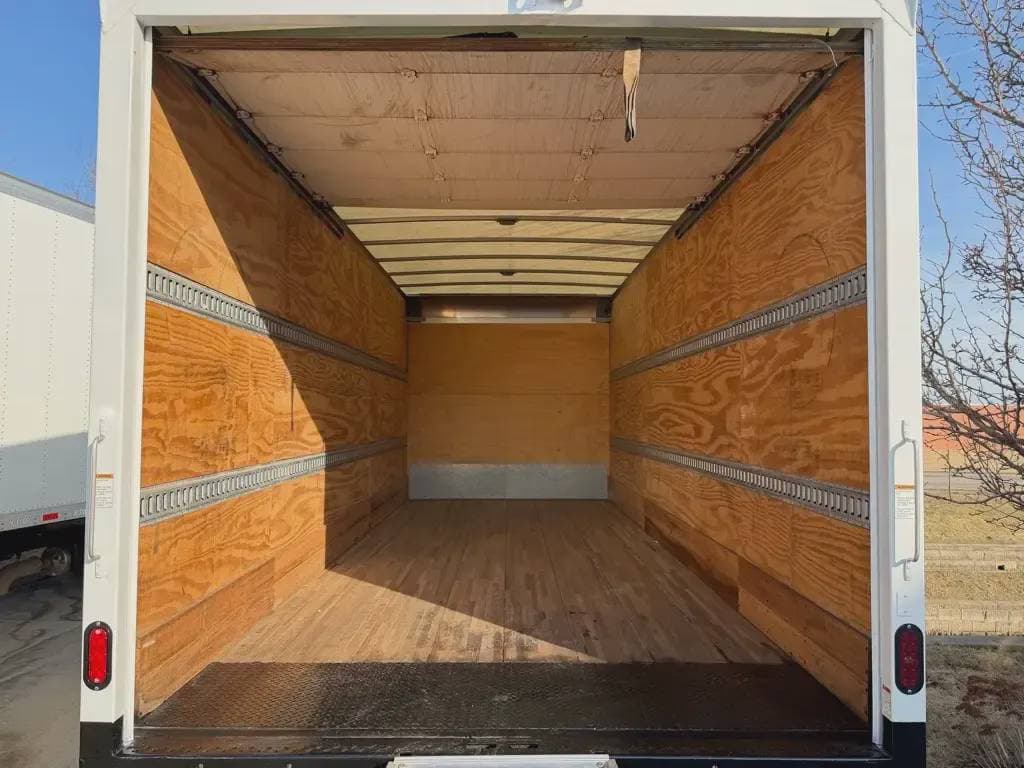 Used 2020 MITSUBISHI FUSO Cabover Truck - COE, Contractor Truck, Box Truck - Straight Truck FE For Sale image 8