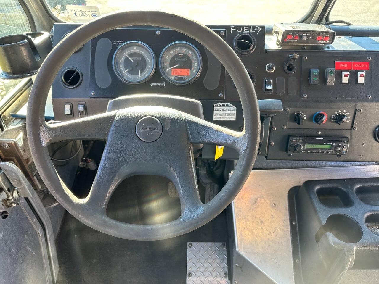 2010 Freightliner MT45 image 13