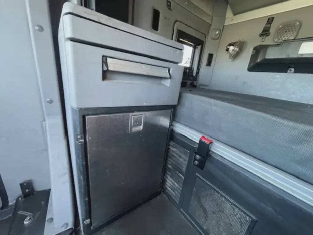 Used 2020 MACK Conventional - Sleeper Truck image 12