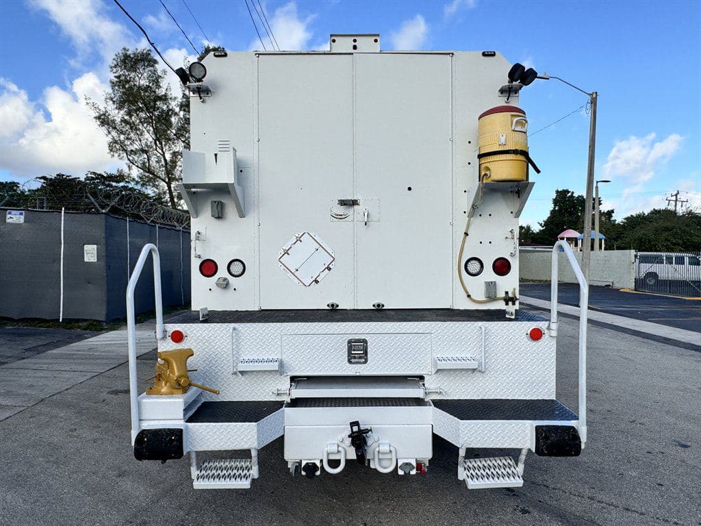 2014 Freightliner M2 106 image 11