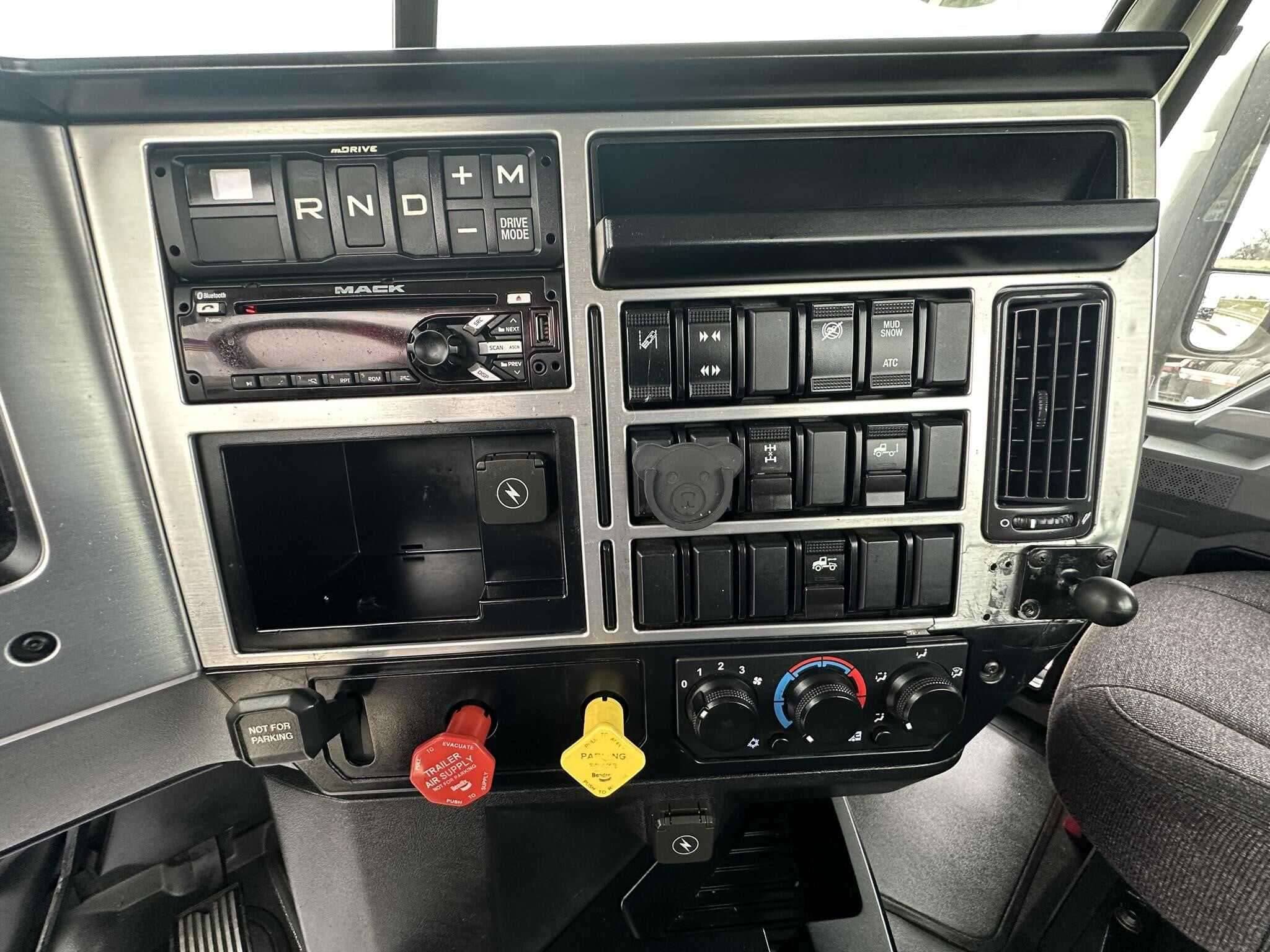 Used 2020 MACK ANTHEM Conventional - Day Cab in Tye, TX image 11