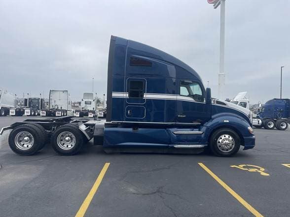 2021 Kenworth T680 image 6