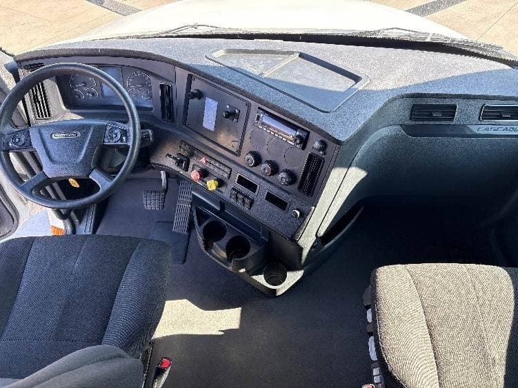 2023 Freightliner Cascadia 126 image 4