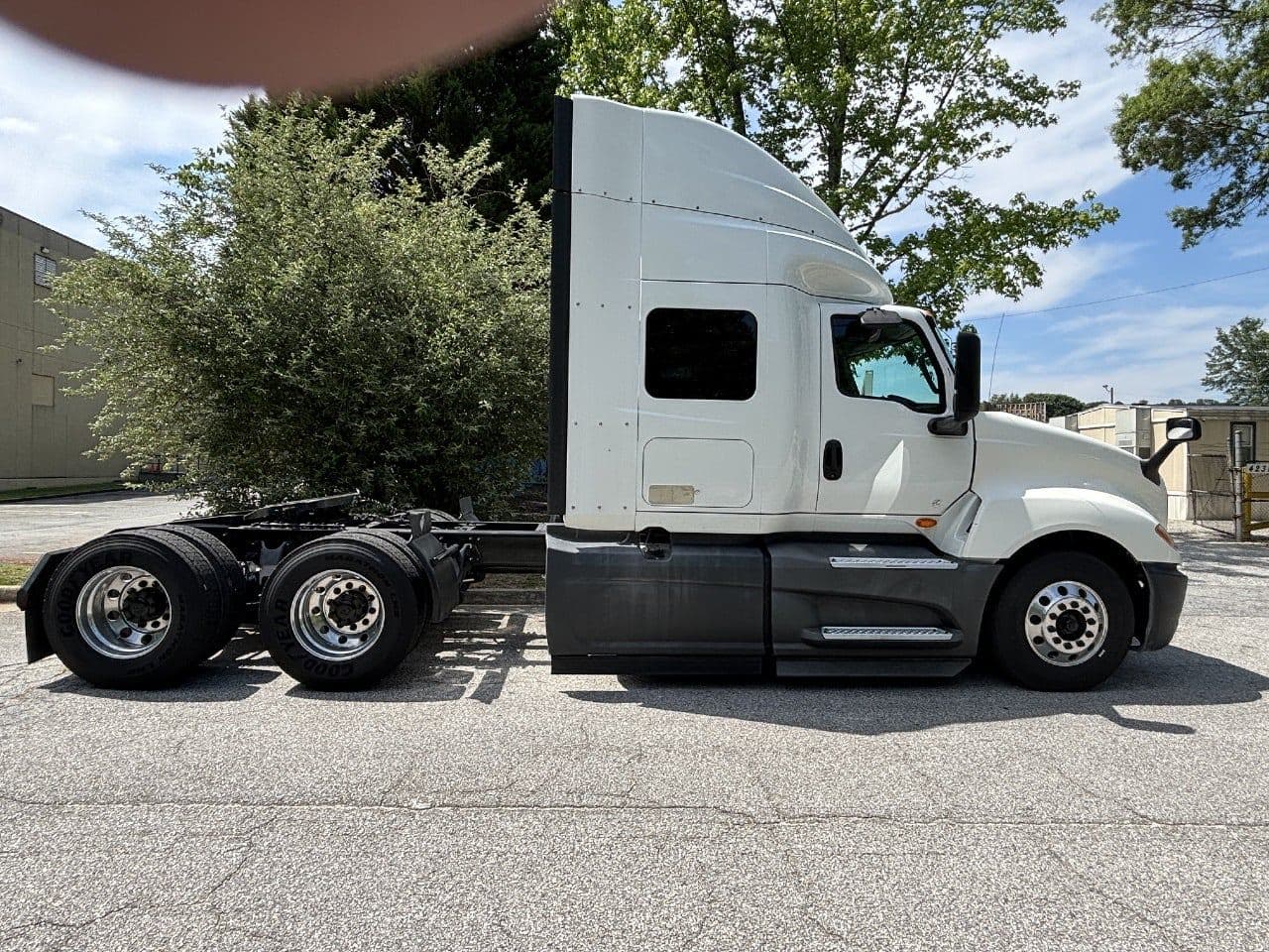 2018 International LT625 image 5