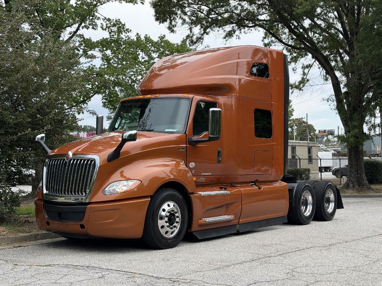 2022 International LT625 image 7
