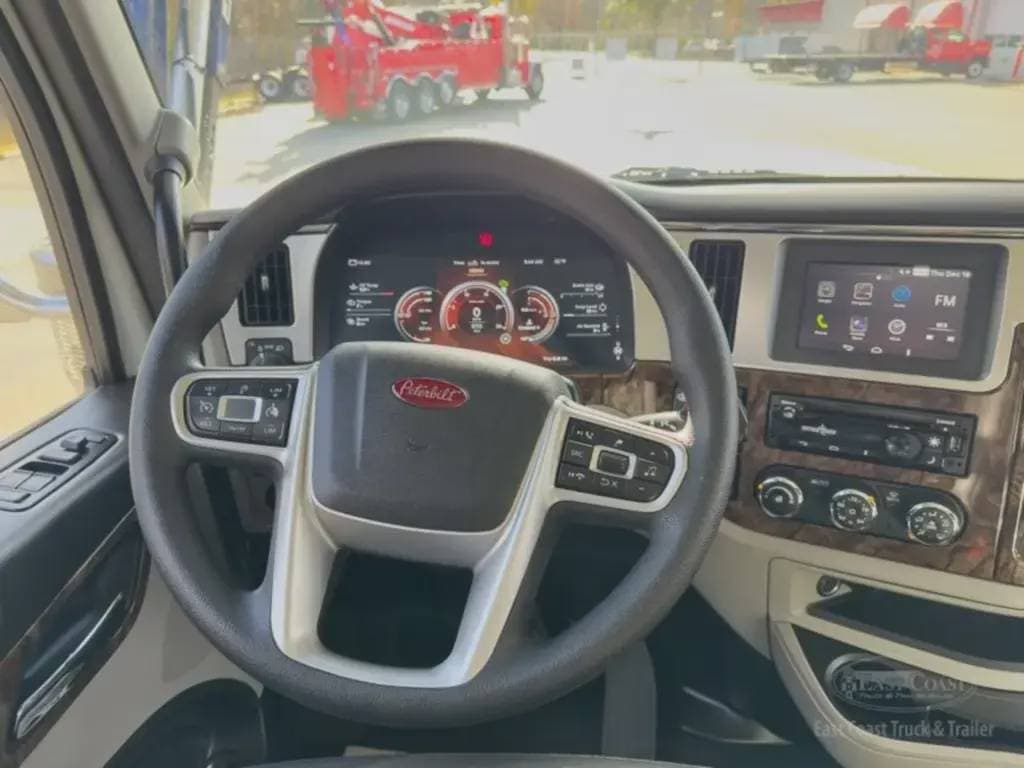 2025 Peterbilt 589 image 8