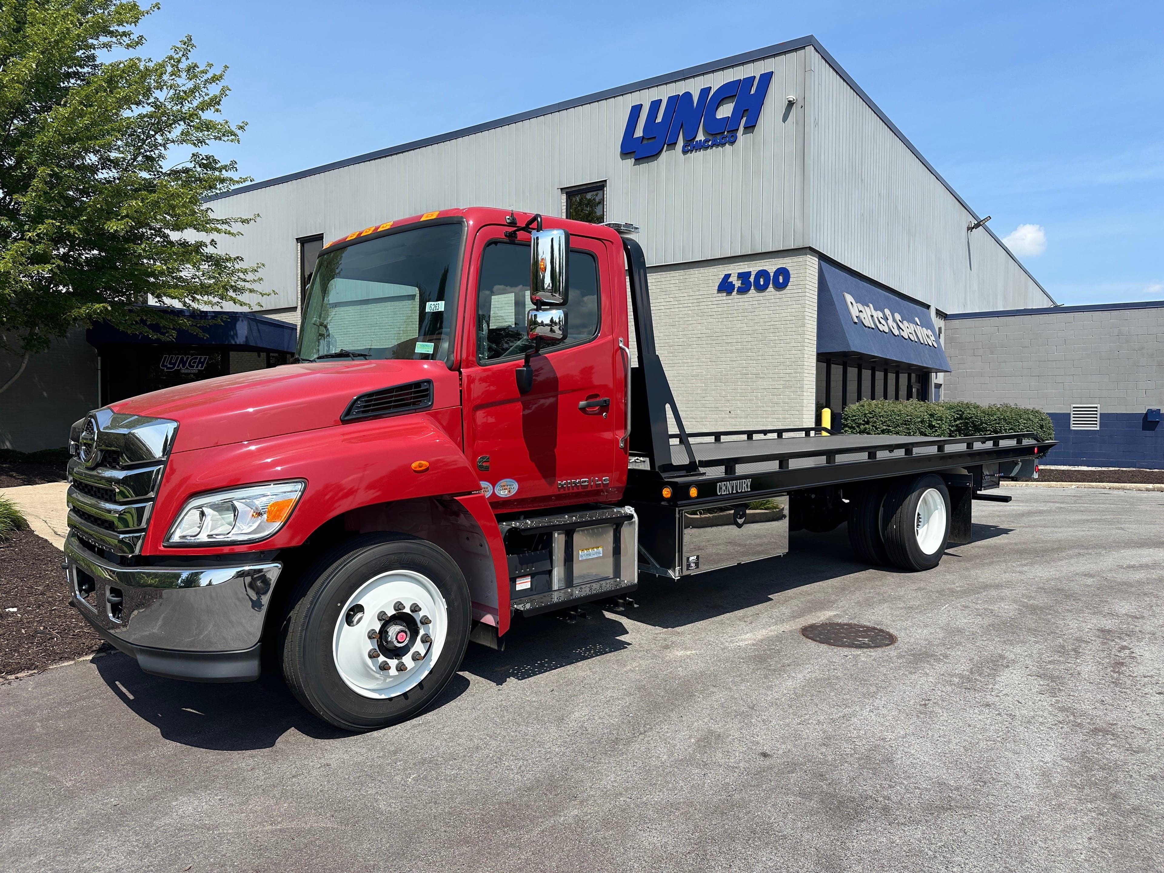2025 Hino L6 WITH A CENTURY 21.5' STEEL CARRIER  (SK#: 6263C)  image 1