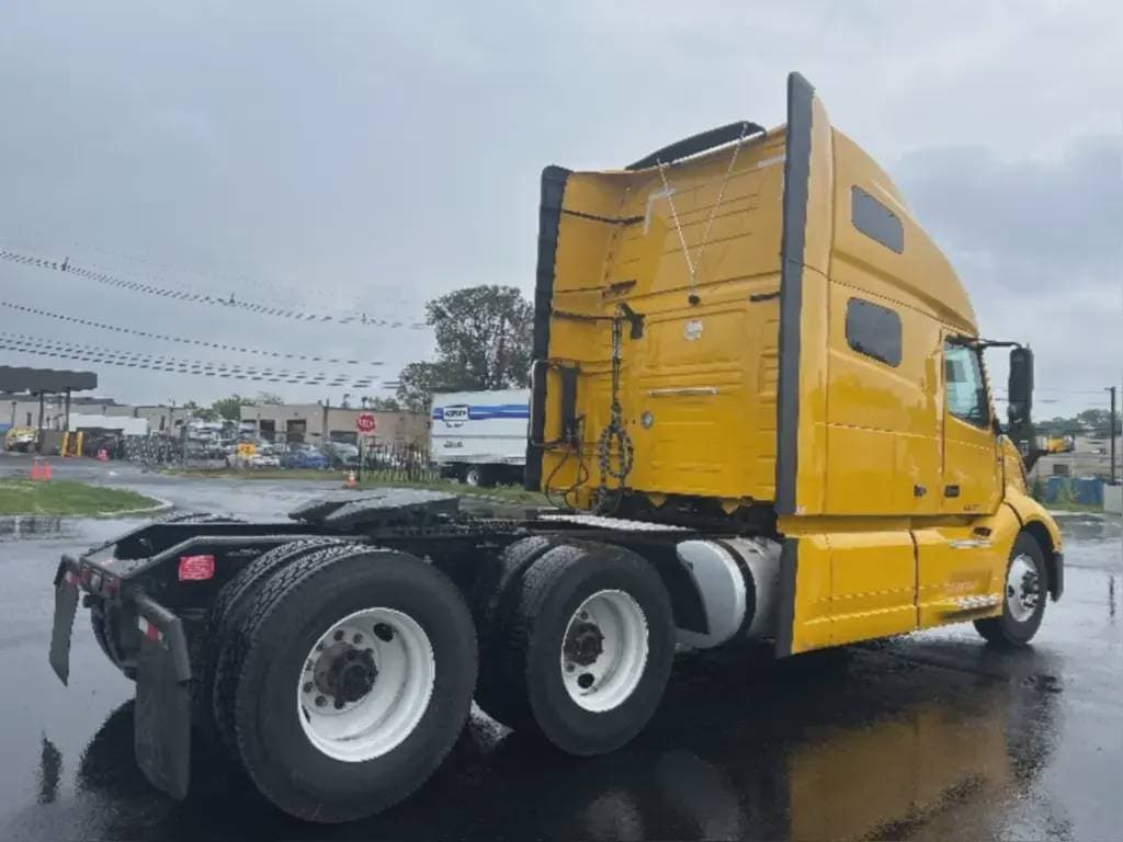 2022 Volvo VNL image 4