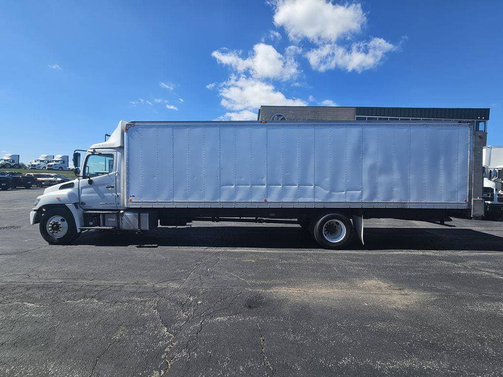 2019 Hino 338 image 2