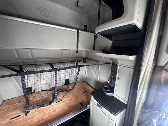 2021 Peterbilt 579 image 6