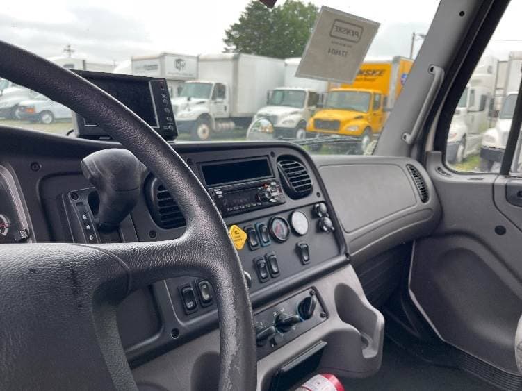 2021 Freightliner M2 image 13