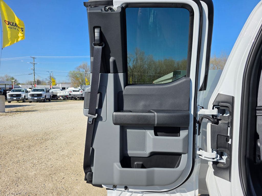 2026 Ford F-350SD XL Service Utility Body image 34