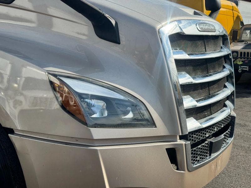 2019 Freightliner Cascadia image 10
