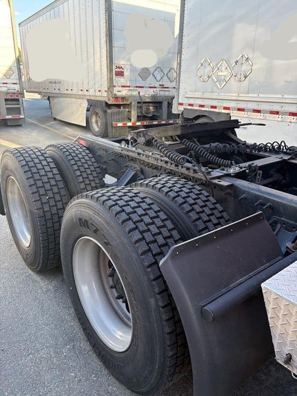 2023 Volvo VNL64T760 image 5