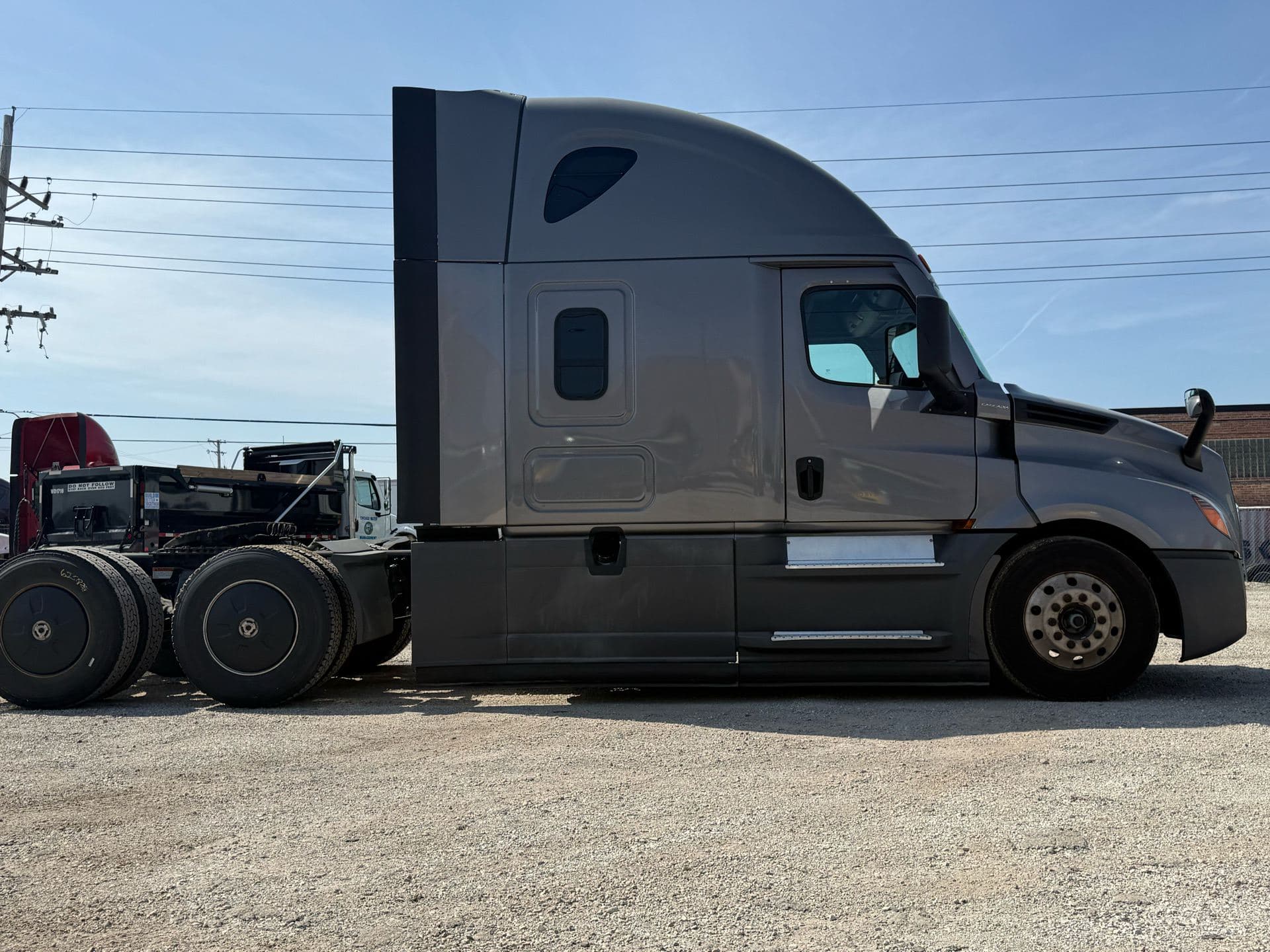 2022 Freightliner - 438k - 11,270 Hours image 10