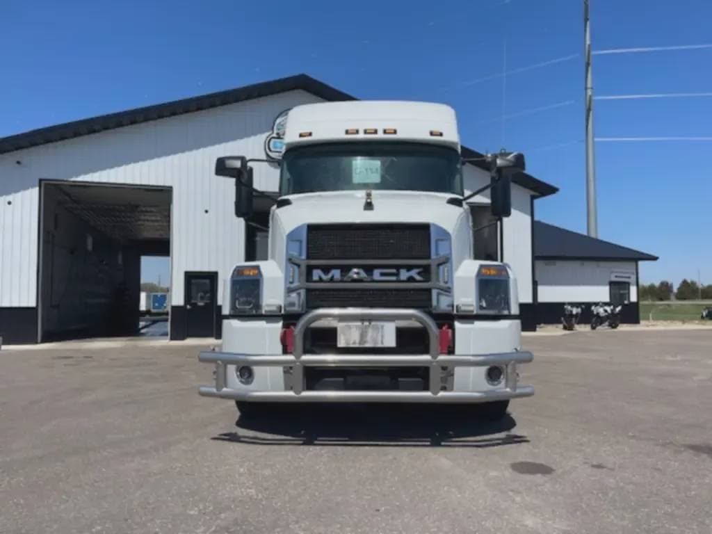 Used 2020 MACK Conventional - Sleeper Truck image 3