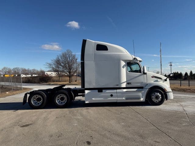 2024 Peterbilt 579 image 13