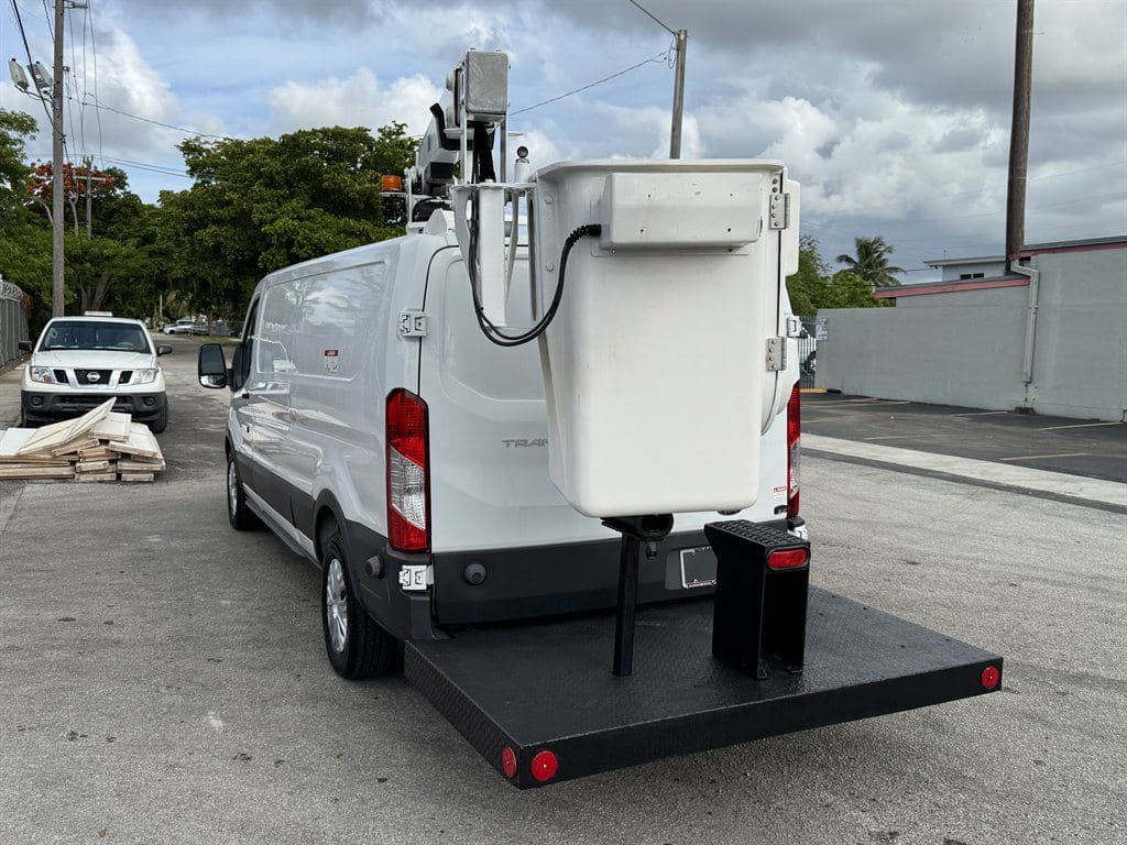 2017 Ford Transit Cargo image 9