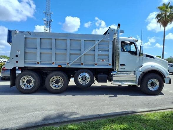 2025 Kenworth T880 image 8