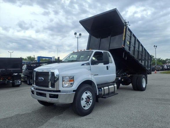 2026 Ford F750 SD image 2