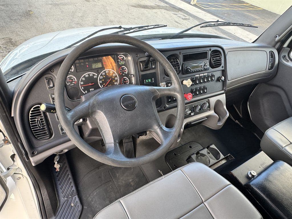 2014 Freightliner M2 106 image 61