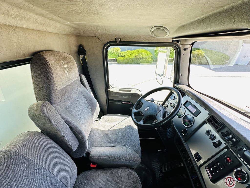 Used 2022 KENWORTH T270 image 31